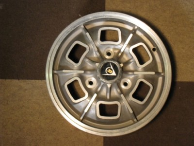 Felge1_vorne.JPG (183.5 KiB) 880 mal betrachtet Felge1_vorne.JPG